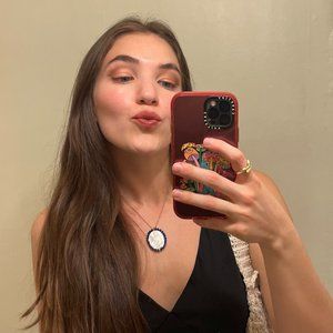 Meet your Posher, Camila